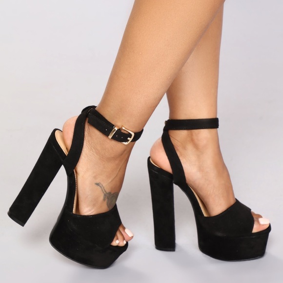 Fashion nova platform pump heels - Picture 1 of 4